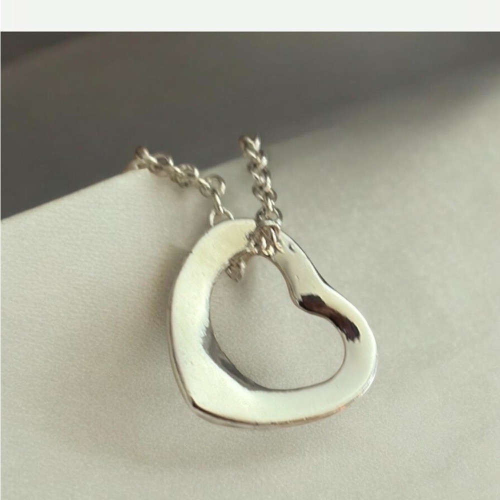 Vintage 90s Avon Floating Open Heart 18” Necklace Silver Tone Minimalist